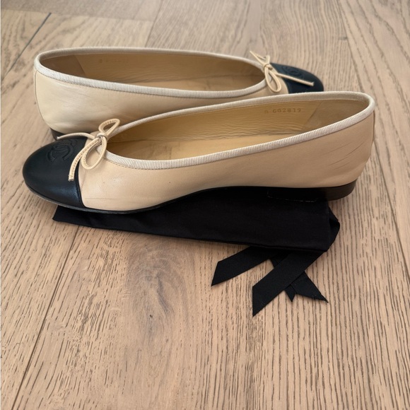 Authentic Chanel Lambskin Ballet Flats Beige and Black - Picture 3 of 10